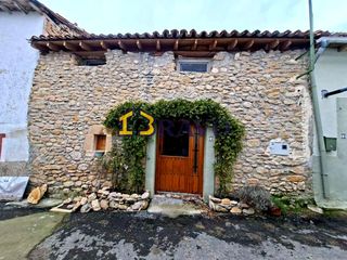 Casa a Merindad de Cuesta - Urria. Casa de piedra en venta en merindad de cuesta urria