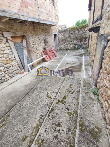 Foto 300a2d55-000f-43fc-bd5d-159f0449b65e. Casa amb calefacció a Medina de Pomar