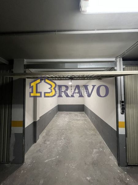 Foto cfd5683e-cc55-499c-9914-d677247d1426. Aparcament cotxe a Medina de Pomar