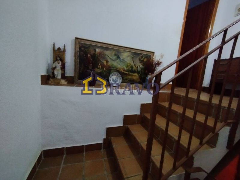 Foto 041e2aa2-1783-4c68-be6c-b7b89c264302. Casa adossada amb calefacció a Junta de Traslaloma
