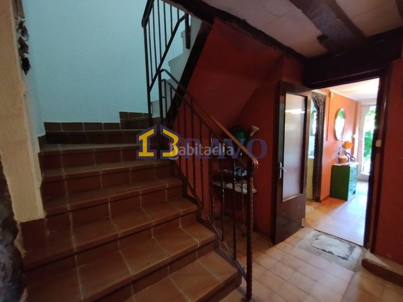 Foto 3f2a9ed8-da8d-4730-8f1a-de963d4601f4. Casa adossada amb calefacció a Junta de Traslaloma
