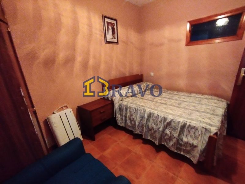 Foto 5b71b0e9-e9b5-4f7c-b636-fb9baa9846f3. Casa adossada amb calefacció a Junta de Traslaloma