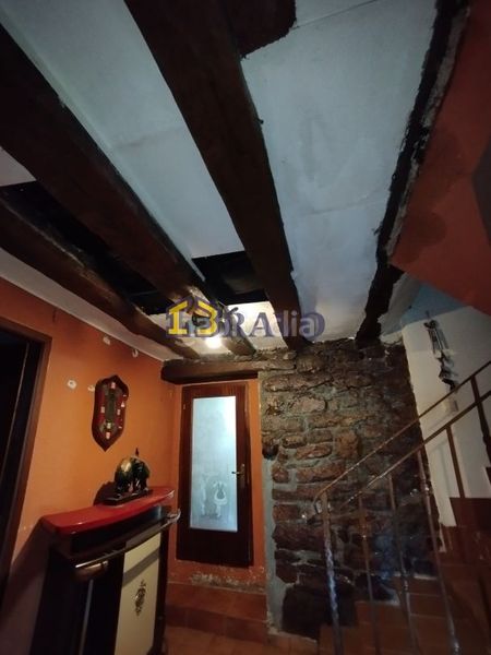 Foto f7a90f00-fd8e-486e-8ca4-4c637eb314b0. Casa adossada amb calefacció a Junta de Traslaloma
