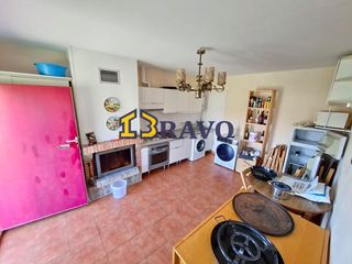 Terreno residencial en Valle de Losa. Amplia parcela con txoko y garaje en pueblo con servicios