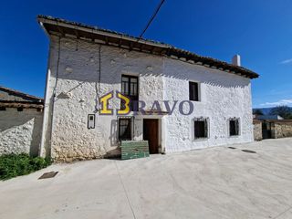 Maison à Medina de Pomar. Casa en venta zona medina de pomar