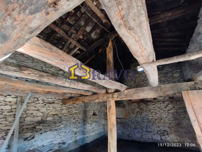Foto 1cc45bb6-f799-43d9-be99-7fe875e7bd87. Casa amb calefacció a Valle de Losa
