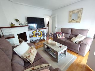 Flat in Medina de Pomar. Piso en venta en medina de pomar