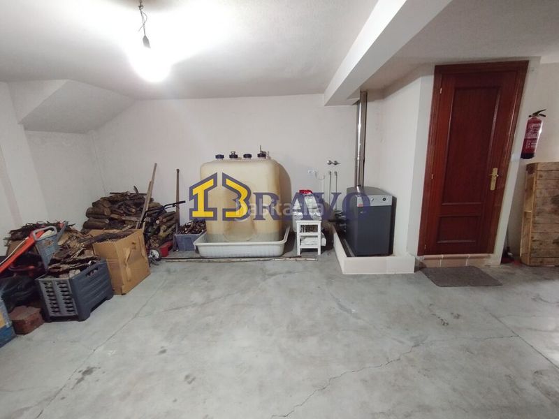 Foto 1cf8a8d6-3257-4b5e-acf0-1bf1bb670f64. Casa amb calefacció aparcament a Medina de Pomar