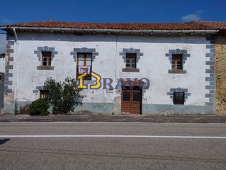Casa a Merindad de Montija. Casa de piedra para reformar con garaje y jardin en merindad de
