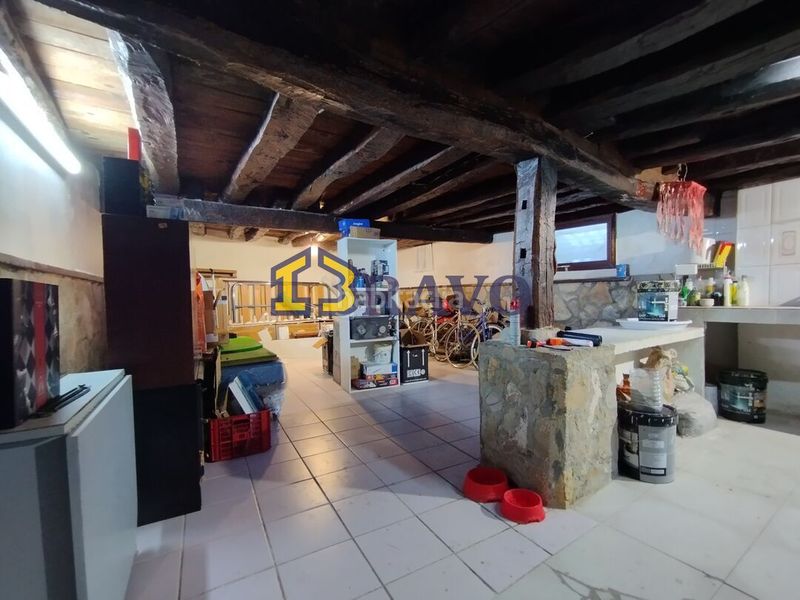 Foto 0d02b423-3982-4437-9b55-20e1ddd13172. Casa amb calefacció aparcament a Medina de Pomar