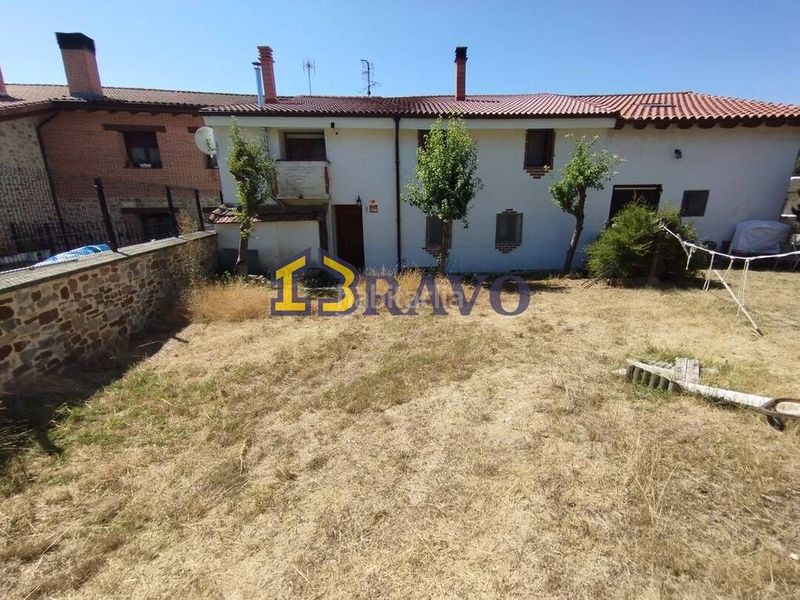 Foto 20ebdab0-1d1a-4b90-a1b2-8584f3b9bc48. Casa amb calefacció aparcament a Medina de Pomar