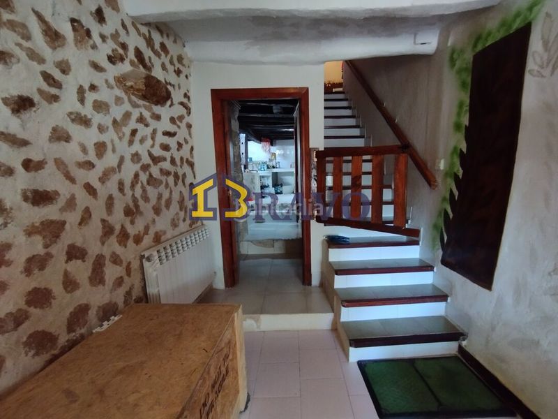 Foto 809a3ef6-ff8d-46c1-aa06-87ff2182136a. Casa amb calefacció aparcament a Medina de Pomar