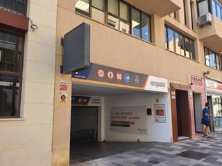 Aparcament cotxe a Mayor 1. Parking en venta en centro