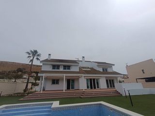 Chalet à Almerimar. Descube tu chalet en almerimar