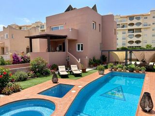 Xalet  Calle flamencos. Chalet unifamiliar en venta en almerimar