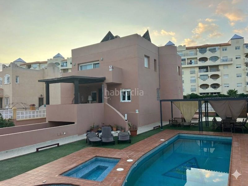 Foto 5a610a2a-20dc-4791-95f5-d375047d8e6f. Xalet amb calefacció aparcament piscina a Almerimar Ejido (El)