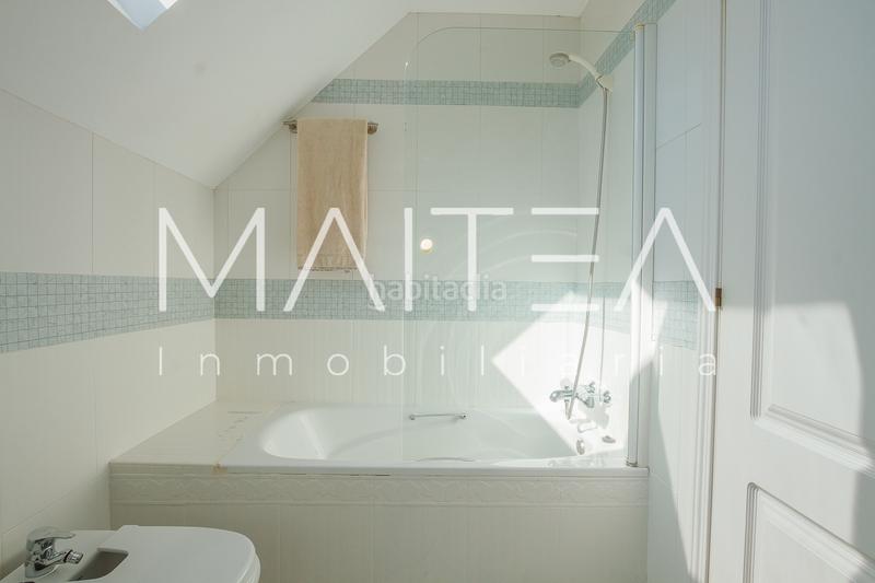 Foto 06917670-83fa-4f6d-a866-65bc6a6d2b90. Casa aparellada amb xemeneia calefacció aparcament piscina a Galapagar