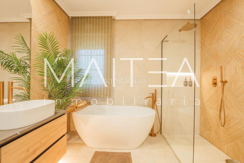 Foto 17fd654e-2fcf-4923-a304-64f982ab0b62. Casa aparellada amb xemeneia calefacció aparcament piscina a Galapagar