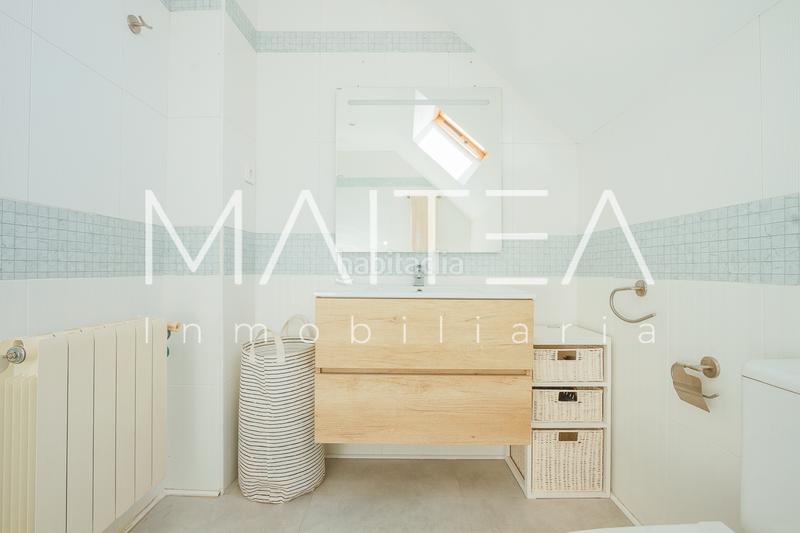 Foto 6a73b8db-397c-40b1-8bfe-67dc6db57534. Casa aparellada amb xemeneia calefacció aparcament piscina a Galapagar