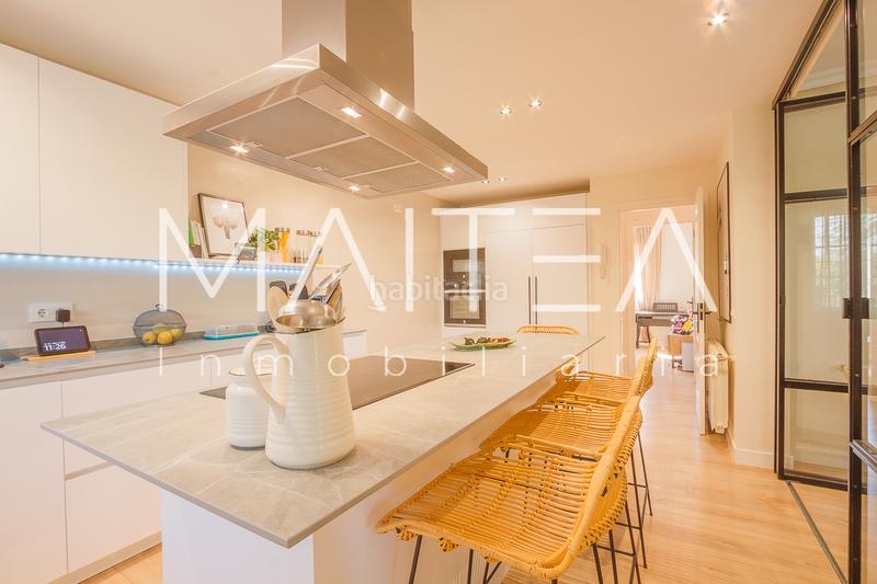 Foto eec9c3d9-b44d-4a89-9c73-513e60ed418e. Casa aparellada amb xemeneia calefacció aparcament piscina a Galapagar