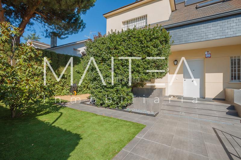 Foto 5e15d490-06a8-494b-b89d-594ad3dbeae6. Doppelhaus mit kamin heizung parking pool in Parquelagos-Puente Nuevo Galapagar