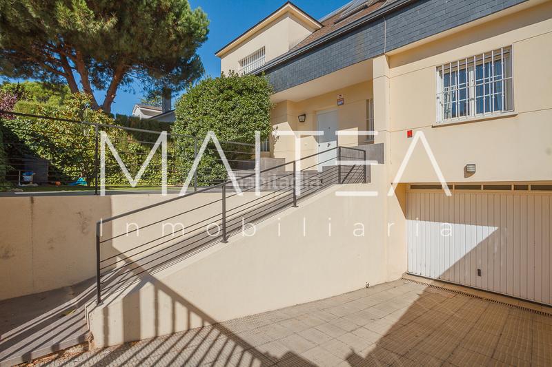 Foto 8e3465de-cbf0-4e4f-b6ed-e6c23fedffe5. Doppelhaus mit kamin heizung parking pool in Parquelagos-Puente Nuevo Galapagar