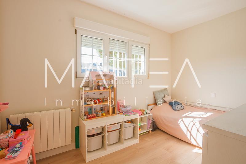 Foto d5d666b3-ed67-40da-a9f2-90537f0197fd. Doppelhaus mit kamin heizung parking pool in Parquelagos-Puente Nuevo Galapagar