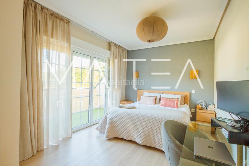 Foto 350b7d16-d7f8-403f-950f-68c6555b49a9. Towny house with fireplace heating parking pool in Galapagar