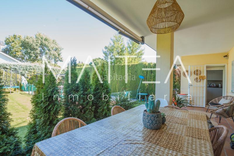 Foto b4bbcf62-6b52-4d60-97b2-ea4d9c672bf4. Towny house with fireplace heating parking pool in Galapagar