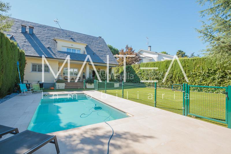 Foto c3ec6962-5a25-467a-9803-1627588815d1. Towny house with fireplace heating parking pool in Galapagar