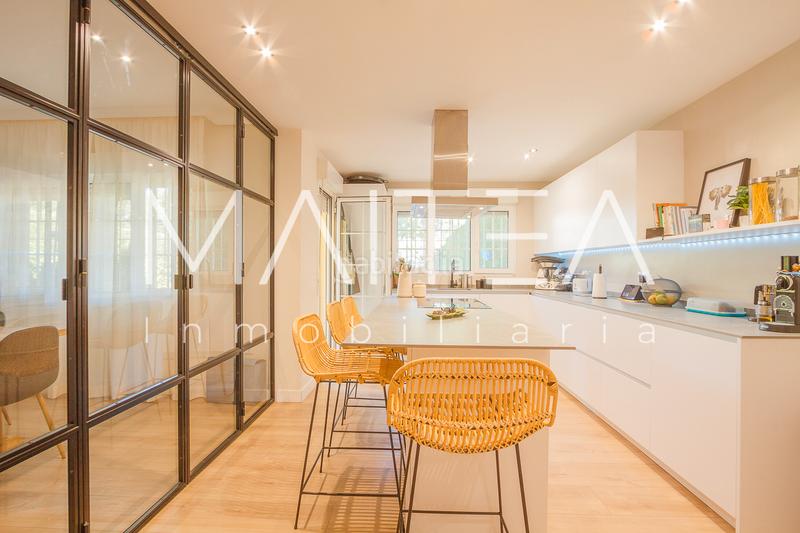 Foto d786575a-e45b-4379-8192-200a42f95a9e. Towny house with fireplace heating parking pool in Galapagar