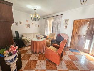 House in Calle navarra 32. Casa de 6 dormitorios, 2 baños, cochera y patio en cártama – cm4