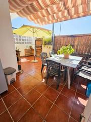 Chalet in Calle josefina aldecoa 20. Chalet pareado de 5 dormitorios, 2 baños, aseo, patio y piscina