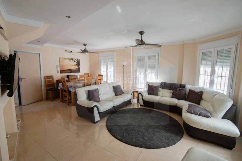 Foto a24e98cc-29de-4c66-9810-505920031f94. Casa en calle concepción 66 casa en esquina con aparcamiento y piscina privada – cm420a en Cártama