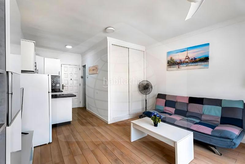 Foto 770d6ea8-d914-4fa6-8e6f-e22dbeb4ca93. Estudi a avenida isabel manoja 14 a Ayuntamiento Torremolinos