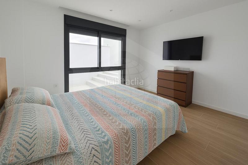 Foto a28bf5a4-f173-4a81-addd-bf03700f76e3. Casa a schiera in calle real 27 in Cártama