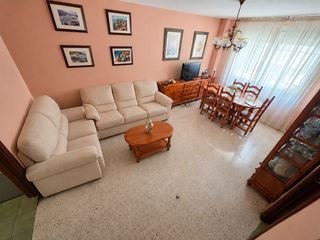 Casa a schiera in Calle burgos 1. Casa de 4 dormitorios, 2 baños, patio y terraza en estación de c
