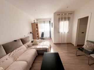 Pis  Calle juan carlos i 50. Piso de 4 dormitorios y patio en cártama – cm300a