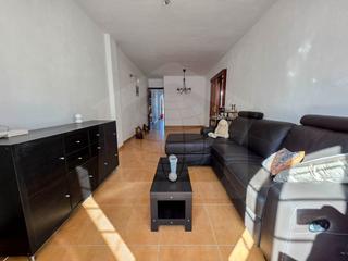 Piso  Calle juan carlos i 50. Piso de 3 dormitorios, 2baños ,garaje y terraza en cártama – cm2