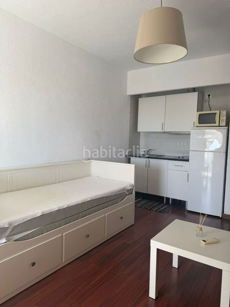 Foto 2c27b5c6-204b-40f5-b36b-31a48a464ff0. Estudi a avenida joan miró 13 a Calvario Torremolinos