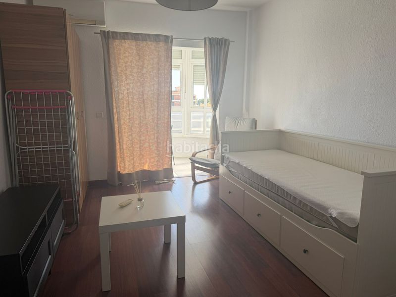 Foto c0fd8fe5-b63a-44f3-99d2-21d65a008e81. Estudi a avenida joan miró 13 a Calvario Torremolinos