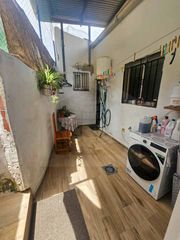 House in Calle feijóo 8. Casa de 4 dormitorios, 2 baños, 2 cocinas, patio y terraza en cá