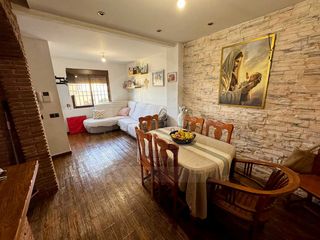 Dúplex  Carretera coín 30. Dúplex de 5 dormitorios, 3 baños y terraza en alhaurín el grande