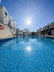 Casa a schiera in Calle pinzon 2r. Adosado con garaje y piscina comunitaria en cártama – cm349a