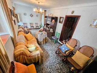 Casa a Calle toro 33. Casa de 4 dormitorios, patio y terraza en álora – cm129a
