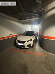 Aparcament cotxe a Sant Pere. Parking en calle narcis oller en sant pedro