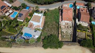 Terreny residencial a Calella. Parcela para construïr una casa de 680m2 con vistas al mar