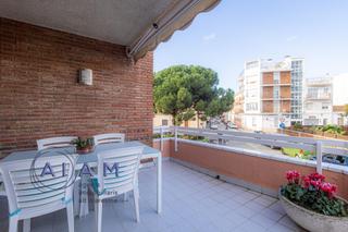 Casa adossada a Centre. Casa unifamiliar cantonera en venda a pineda de mar