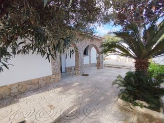Xalet a Palafolls. Gran casa a cuatro vientos a la entrada de mas carbo