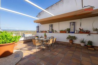 Casa a Tordera. Casa con local comercial en el centro de tordera